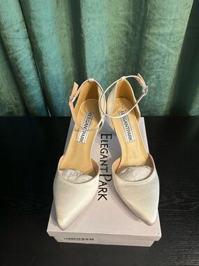 Elegant Park, Women’s Ivory Ankle-Strap Pointed-Toe Pumps US 8.5